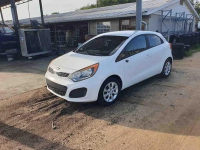 Fuel Filler Door KIA RIO 12 13 14 15 16 17 Foto 1 de 4