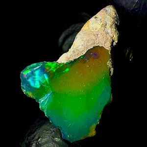 Ethiopian black Opal, natural opal gemstone raw, fire opal rough 8 Ct 19x14 mm - Picture 1 of 10