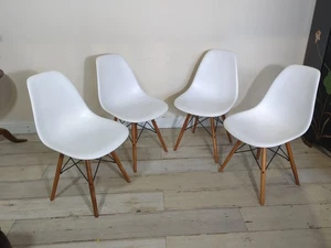 4 Arne Jacobsen Style White Dining/kitchen Chairs FREE POSTAGE - Picture 1 of 24