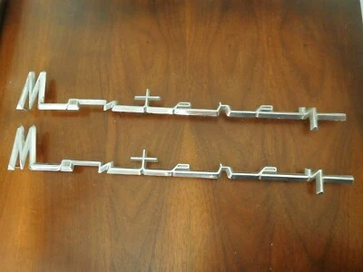1957 1958 Mercury Monterey Factory OEM guardabarros delantero adornos emblemas guiones Foto 1 de 4