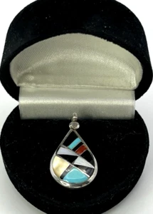 ZUNI RALPH LILLIE KALLESTEWA RLK Sterling Silber Inlay ANHÄNGER Indianer - Bild 1 von 5
