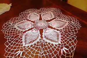 Beautiful pink + cream pineapple , crotchet doily, 12" round Laundered&starched - Picture 1 of 8