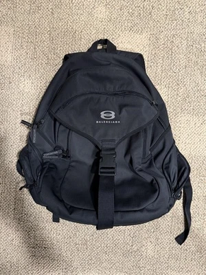Mochila Ripstop Negra Grande Balenciaga Logo Bordado Tela Bordada Nylon Foto 1 de 4