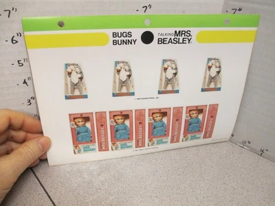 MATTEL 1975 Toy Store Exhibition Pegatina Hoja BUGS BUNNY Talking Mrs Beasley Muñeca Foto 1 de 2