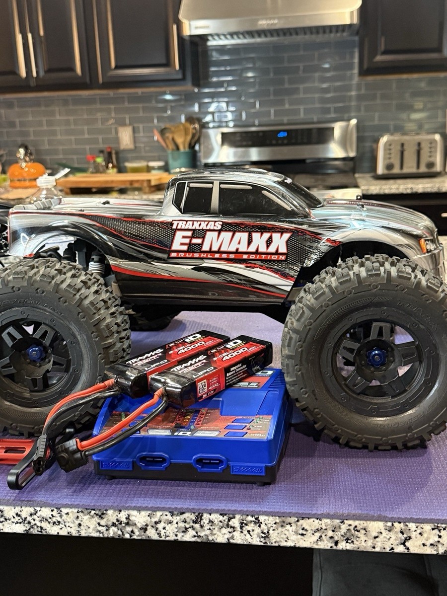 トラクサス E-MAXX USA-1 仕様 京商 中華 モーター サーボ Traxxas E