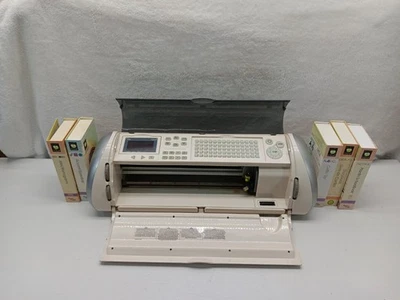Cricut Expression CREX001  Electronic Cutting Machine  plus 5 cartridges - Image 1 of 4