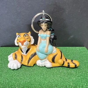 Disney Aladdin Princess Jasmine on Tiger Rajah 1992 Collectible Key Chain - Picture 1 of 3