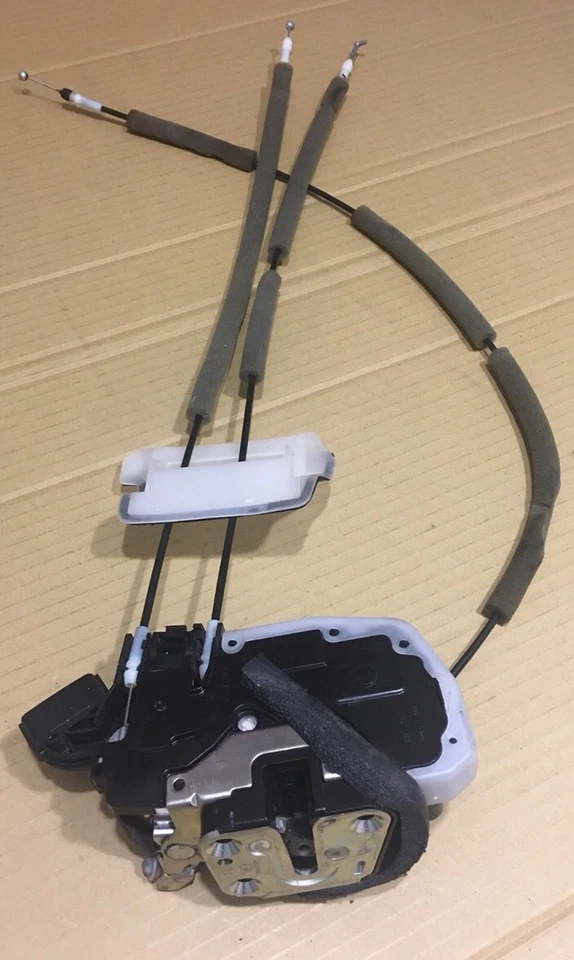 GARANTIA VITALÍCIA 2007 - 15 Infiniti G35 G37 G25 Q40 Atuador de Fechadura de Porta FRENTE DIREITA - Imagem 1 de 4