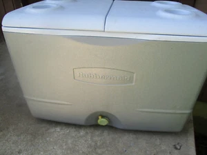~60Qt? Rubbermaid Grey Cooler With Wheels And Cup Holders 26" acrossx18"tallx15b - Picture 1 of 8