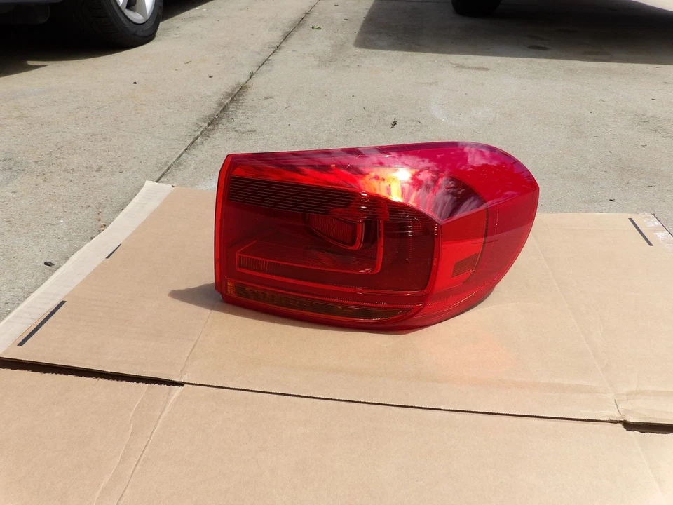 12 13 14 15 16 VOLKSWAGEN TIGUAN PASSENGER RIGHT SIDE TAIL LIGHT LAMP 5N0945095R - Image 1 of 4
