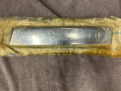 85 86 87 88 GM OLDSMOBILE CUTLASS CALAIS LH LOWER MOULDING 22520474 OEM NOS * - Image 1 of 2