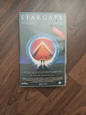Stargate Das Tor zum Universum Kurt Russell  VHS zustand gut - Bild 1 von 3