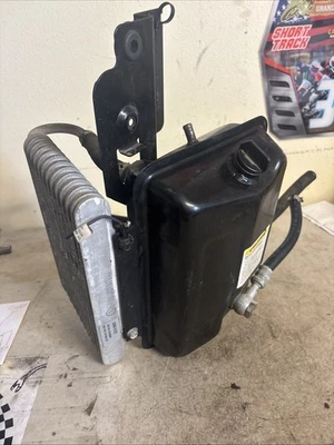 Conjunto de enfriador de tanque de aceite Can Am Spyder RSS OEM OEM 2010 R-SS  Foto 1 de 4