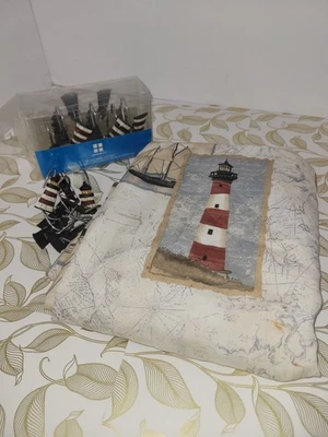 Cortina de ducha (casas de luz) y ganchos de ducha Foto 1 de 2