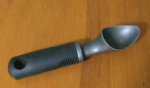 VTG OXO Good Grips Solid Stainless Steel Ice Cream Scoop Non-Slip Soft Grip - Picture 1 of 5