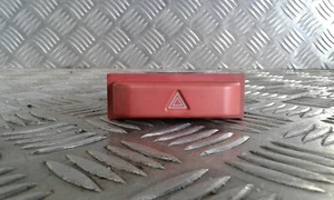 Bouton warning - NISSAN X-Trail I (1) Phase 1 - Picture 1 of 3