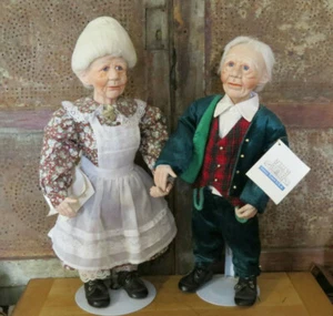 Abuela y Abuelo Country Navidad Ciudad Pequeña EE. UU. Muñeca Par Barquero 18" - Imagen 1 de 8