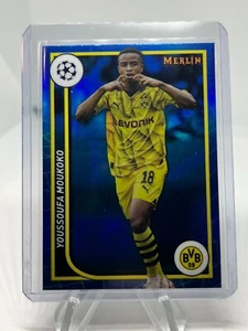 2023-24 Topps Merlin UEFA Youssoufa Moukoko Blue Refractor /75 - Picture 1 of 2