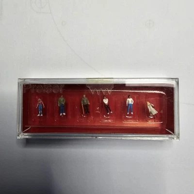 PREISER 80900 people standingi  1/200 - Image 1 of 3