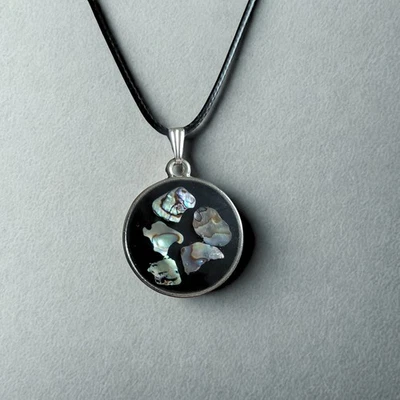 Collar concha de abulón hecho a mano  Foto 1 de 4