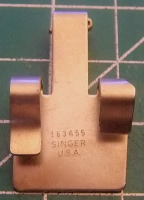 Guía de hilo de puntada de cadena vintage 163455 Singer modelo 628 táctil y costura Foto 1 de 4