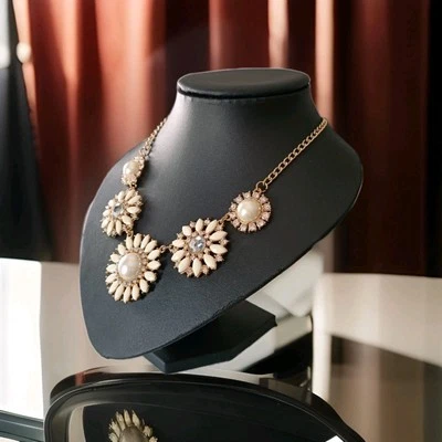  Kette XXL Kunststoff Blumen  Strass Weiß Hochzeit  Blogger Modeschmuck - Bild 1 von 4