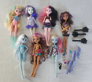 Lote de siete muñecas y accesorios Mattel Monster High incompletos para piezas - Imagen 1 de 11