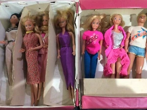 Lot of Vintage Barbie Dolls (7) and Clothing in Vintage Case Rockers Dana Asian - Picture 1 of 12