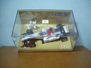 1/43 MINICHAMPS MICHELIN EDITION BAR HONDA 006 2004 TAKUMA SATO SIGNED ON CARD - Picture 1 of 5