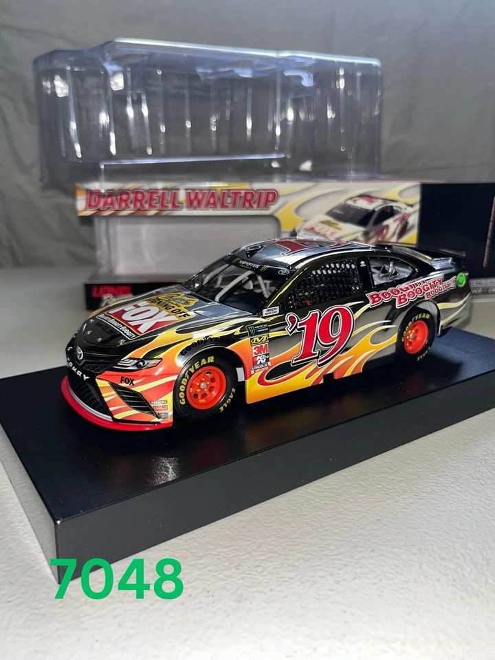 Darrell Waltrip #19 Fox Firning Off 2019 Camry Color Chrome 263/373 Foto 1 de 4