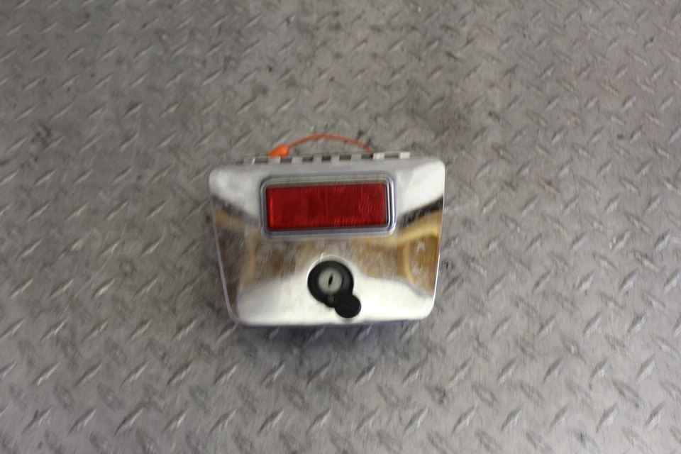 1985 YAMAHA VIRAGO 1000 XV1000 REAR STORAGE COMPARTMENT TOOL BOX TRUNK NO KEY - Image 1 of 4