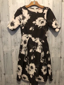 Woman’s TRAFFIC PEOPLE Black Floral A Line Dress Size S Thick Material Zip - Picture 1 of 3