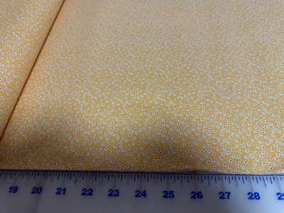 Calico Little Colorful Flowers sobre tela de algodón amarillo por yarda.  Edredón / Coser Foto 1 de 3