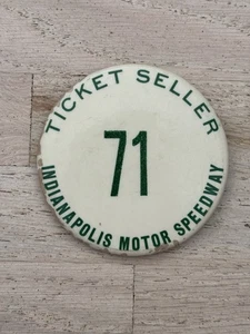 Vintage Indianapolis Indy 500 Official Ticket Vendor Button Badge Pin RARE - Bild 1 von 3