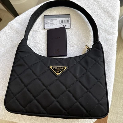 Bolso de hombro Prada Re-Edition Tessuto acolchado negro con funda de bolso Foto 1 de 4