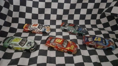 5 X HOT WHEELS 2004 FORD TAURUS NASCAR JUSTICE LEAGUE  1.64 - image 1 of 3