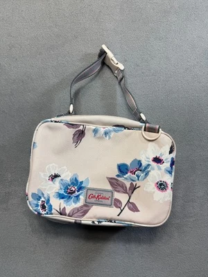 Cath Kidston 化妆化妆包 米黄色 蓝色 花朵图案 — 第 1/4 张图片