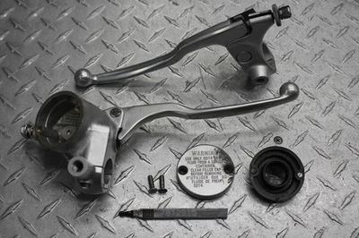 1995 KAWASAKI VULCAN 800 VN800A FRONT BRAKE MASTER CYLINDER & CLUTCH PERCH - Image 1 of 4