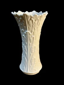 Vintage Lenox Vase The Woodland Collection Ivory Porcelain - Picture 1 of 7