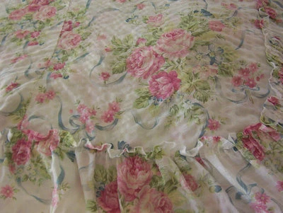 Colcha victoriana rosa cinta plisada floral con volantes - SIN FARSAS Foto 1 de 2