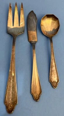 Tenedor, cuchillo y cuchara cubiertos de plata georgiana Oneida Community Foto 1 de 3