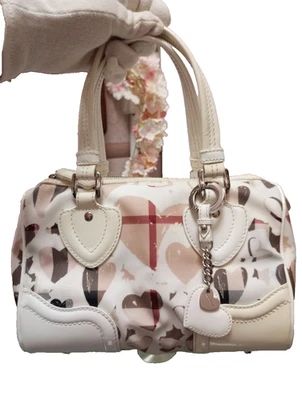 Bolso bowling Burberry Chester blanco con patrón de corazón Foto 1 de 4