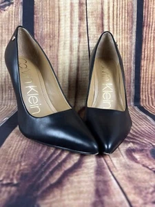 NEU Calvin Klein schwarzer Damen-Pump Leder Brady 7 klassische elegante High-Heels - Bild 1 von 7