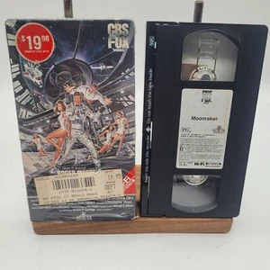 In Shrink Moonraker VHS Roger Moore is James Bond Red Label CBS Fox W/ Insert - Foto 1 di 6