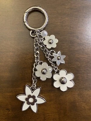 NUEVO SIN ETIQUETAS Michael Kors Plata Flor Monedero Dije/Llavero Foto 1 de 4