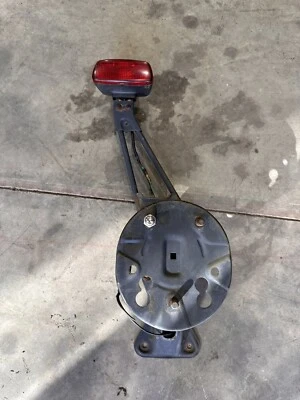 Geo Tracker 1995 tercera luz de freno/parada con montaje de neumático de repuesto Foto 1 de 4