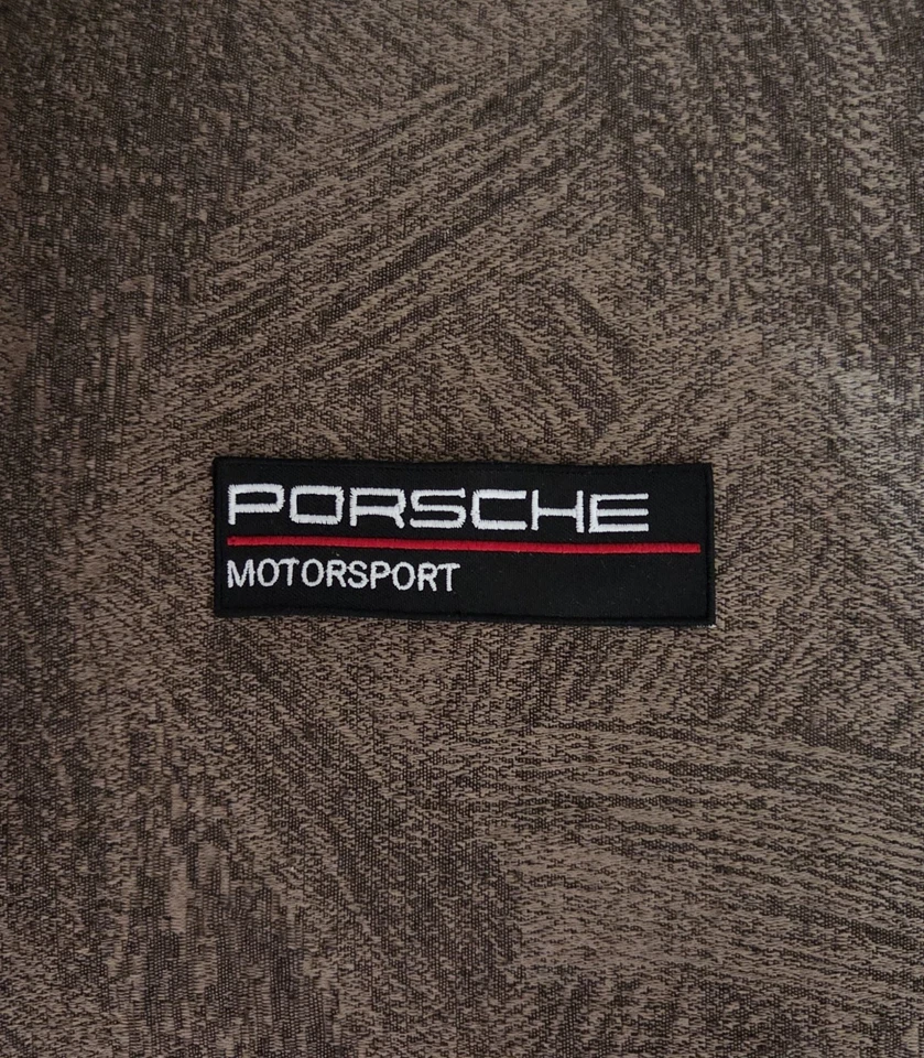 TOPPA PATCH STEMMA PORSCHE Motorsport Ricamata TERMOADESIVA e DA CUCIRE 10X3CM - Imagen 1 de 1