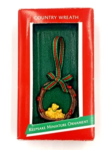 Hallmark Keepsake Ornament 1988 Country Wreath with Teddy Bears - Picture 1 of 6