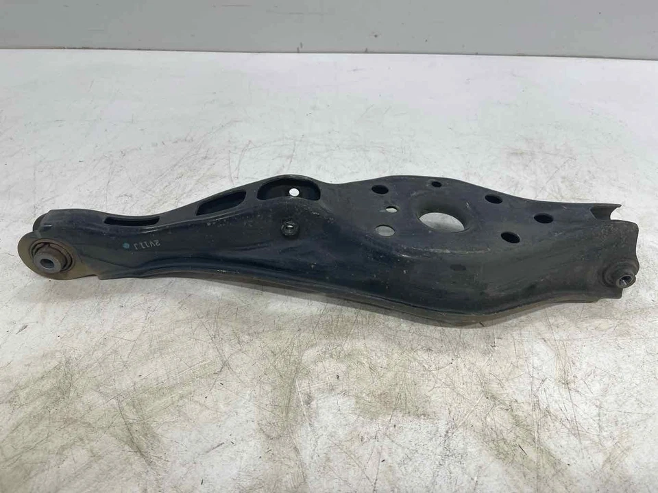 Brazo de control de asiento de resorte inferior trasero derecho para sedán deportivo Honda Civic 22-25 OEM Foto 1 de 4