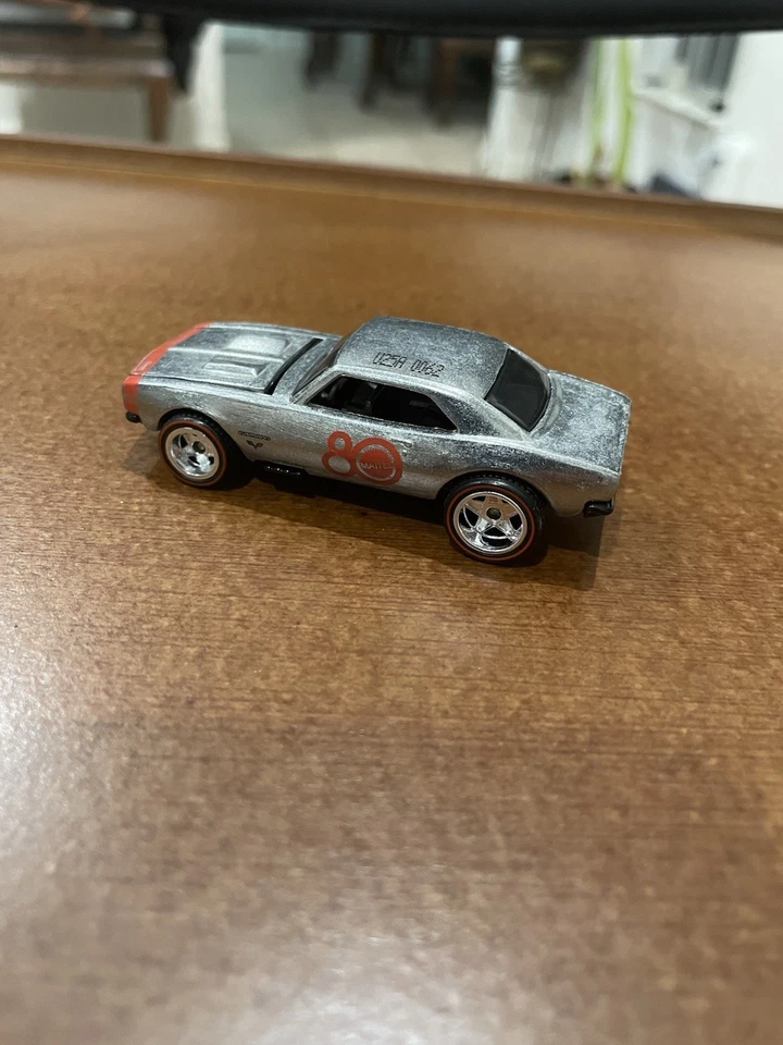 HOT WHEELS 80 ANIVERSARIO 67 CAMARO FÁBRICA PROTOTYOE RUN Foto 1 de 4